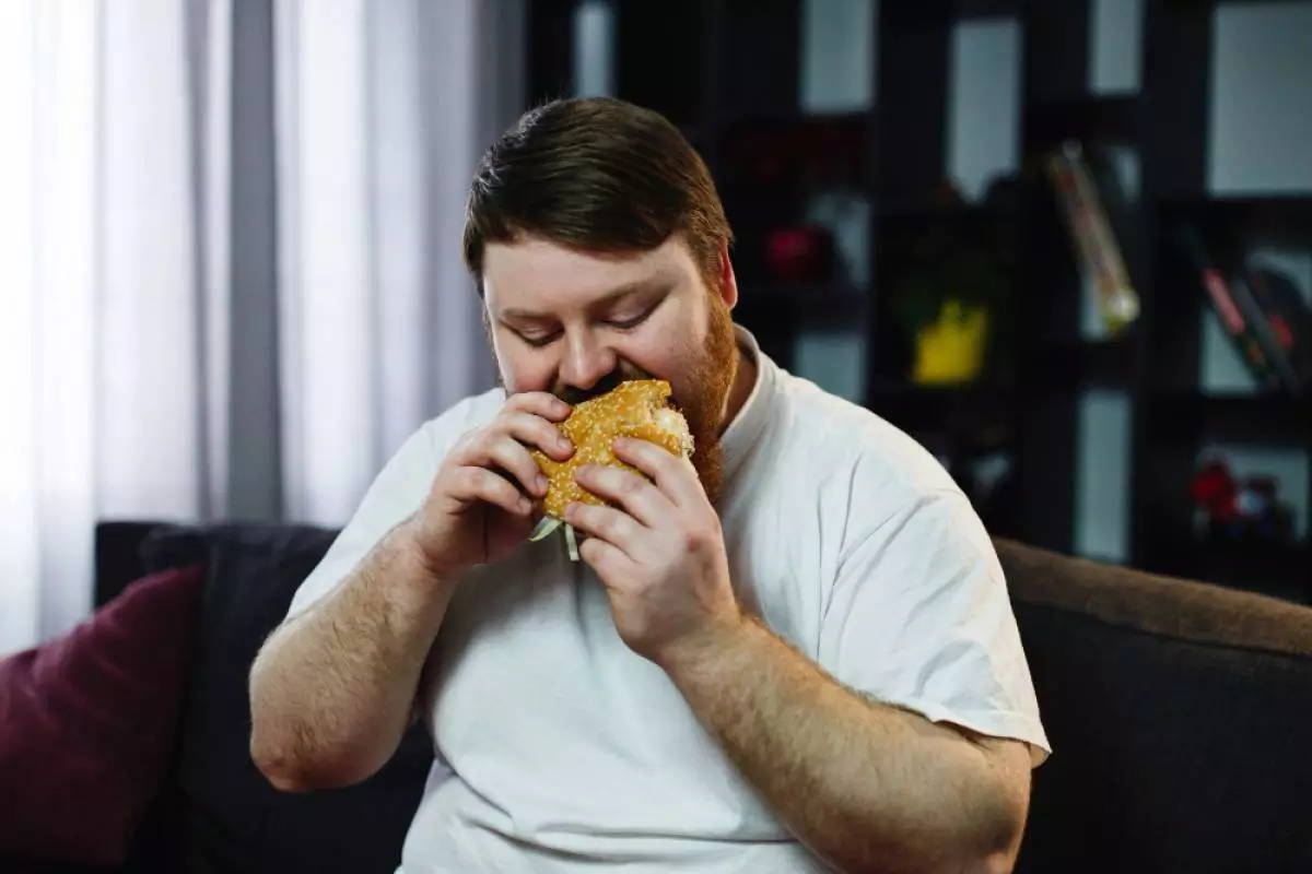 Pola makan tidak sehat jadi faktor perut buncit