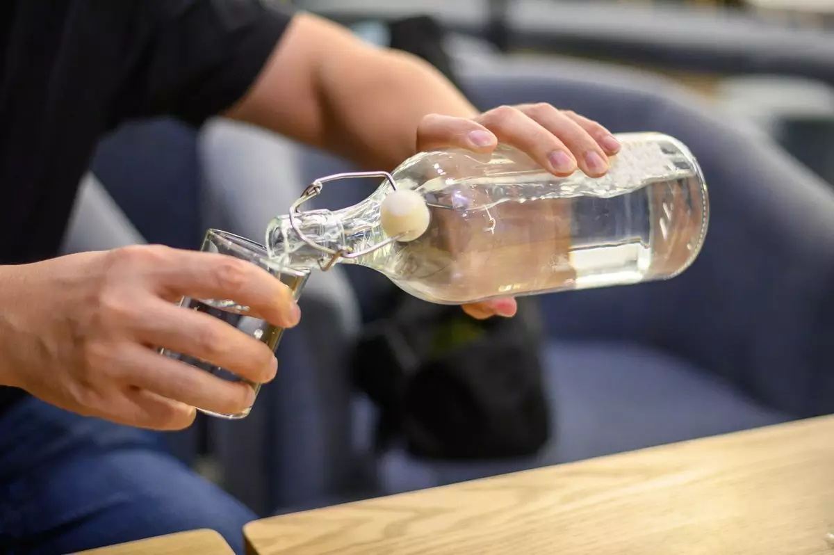 Air putih sangat berguna untuk mengecilkan perut buncit