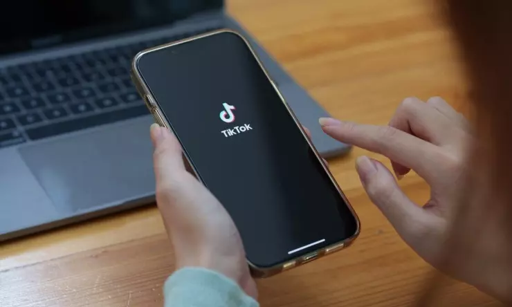 Cara Membuat Jualan dengan Foto yang Bisa Digeser di Tiktok