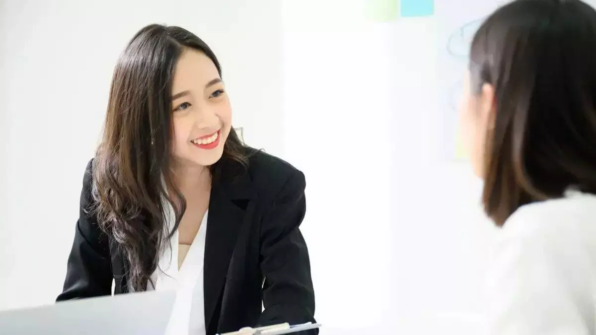 Tunjukkan komunikasi yang baik dengan pewawancara Tunjukkan komunikasi yang baik dengan pewawancara