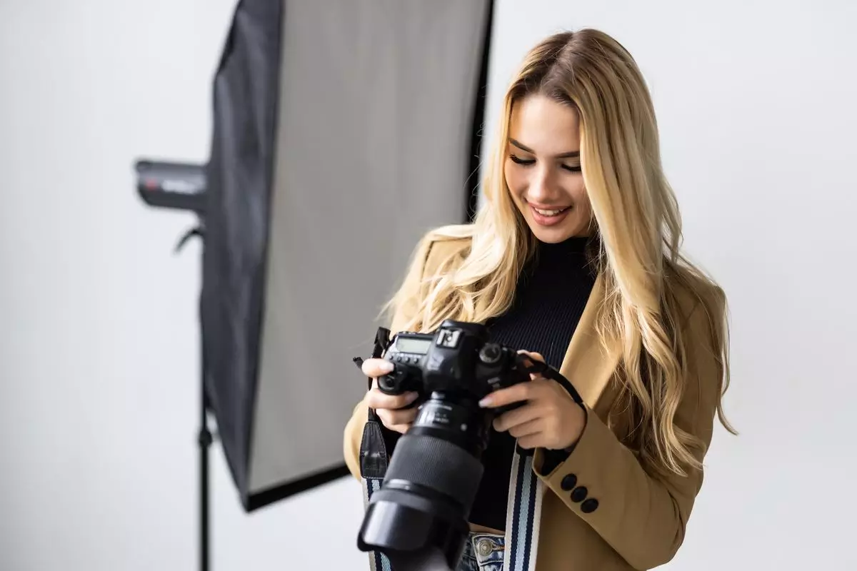 Introvert bisa menuangkan ide-idenya dalam bentuk fotografi Introvert bisa menuangkan ide-idenya dalam bentuk fotografi