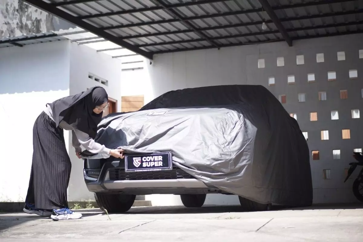Gunakan penutup atau cover mobil saat cuaca panas Gunakan penutup atau cover mobil saat cuaca panas