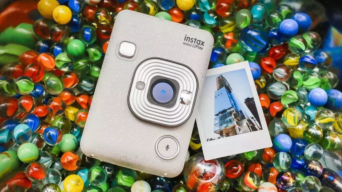 Kamera Fujifilm Instax Mini Liplay untuk backpacker