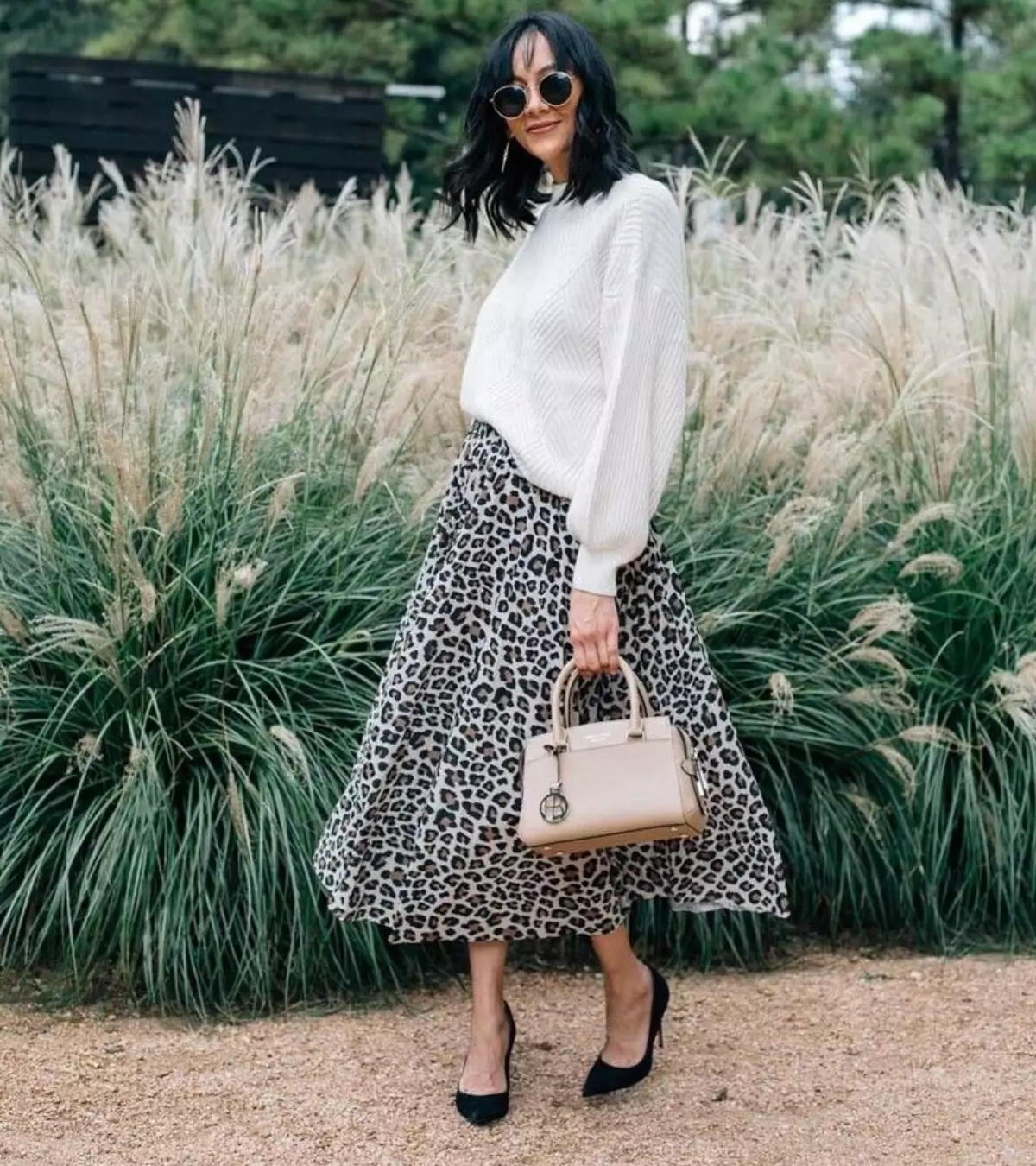 Skirt Leopard Print dengan Sweater Skirt Leopard Print dengan Sweater