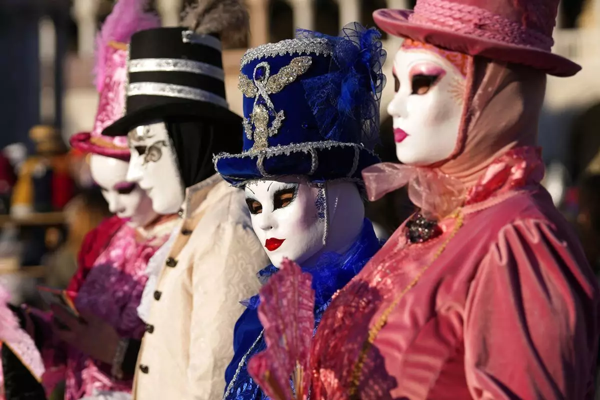 Seni Topeng dari Italia