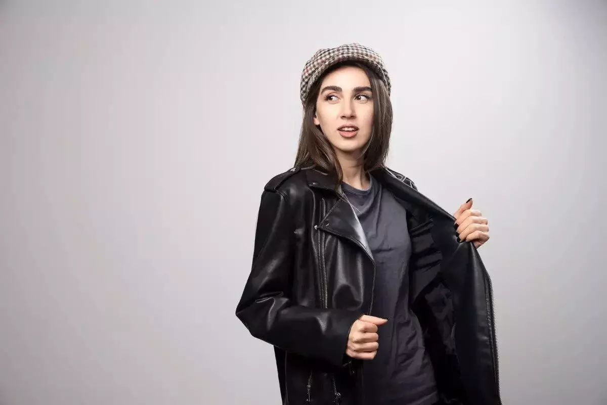 Gunakan Jaket Tahan Air yang Stylish