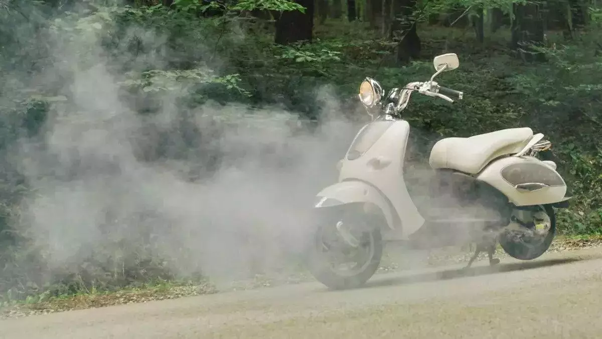 Asap putih pada motor matic bisa jadi karena overheating