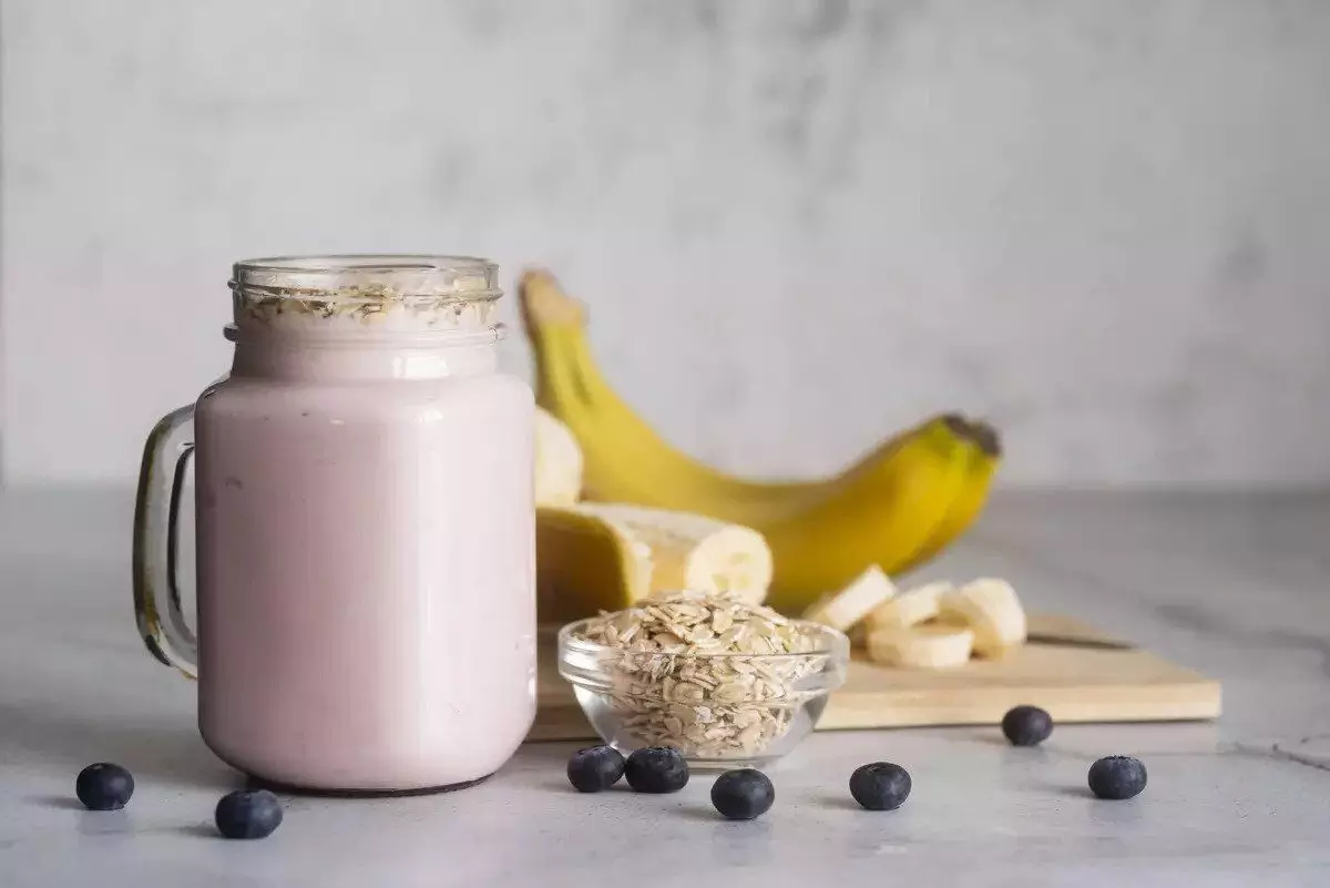 Buah pisang bisa dikombinasikan dengan almond untuk membuat jus Buah pisang bisa dikombinasikan dengan almond untuk membuat jus