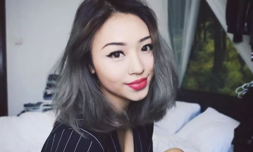 Trend Warna Rambut Black Grey, Tampil Beda Tapi Tidak Terlalu Mencolok