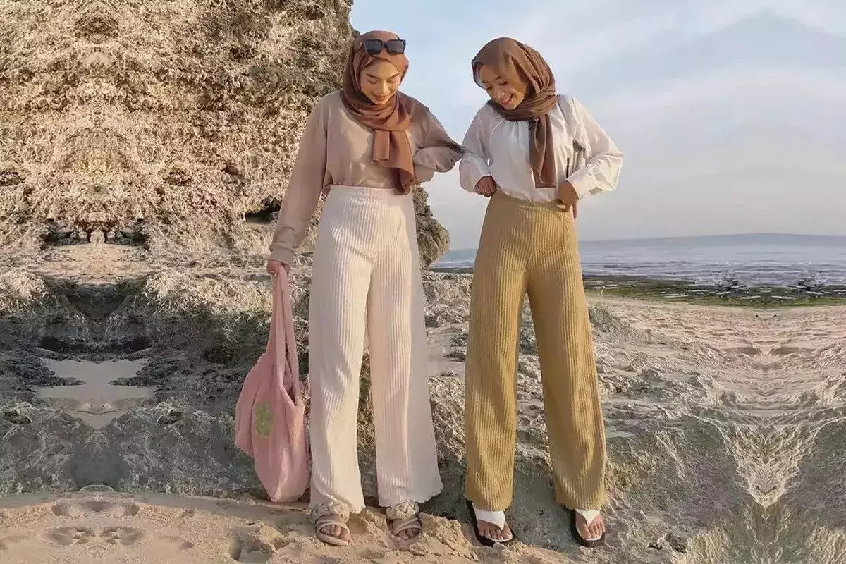 Tonjolkan Gaya Bohemian di Pantai dengan Celana Kulot Tonjolkan Gaya Bohemian di Pantai dengan Celana Kulot