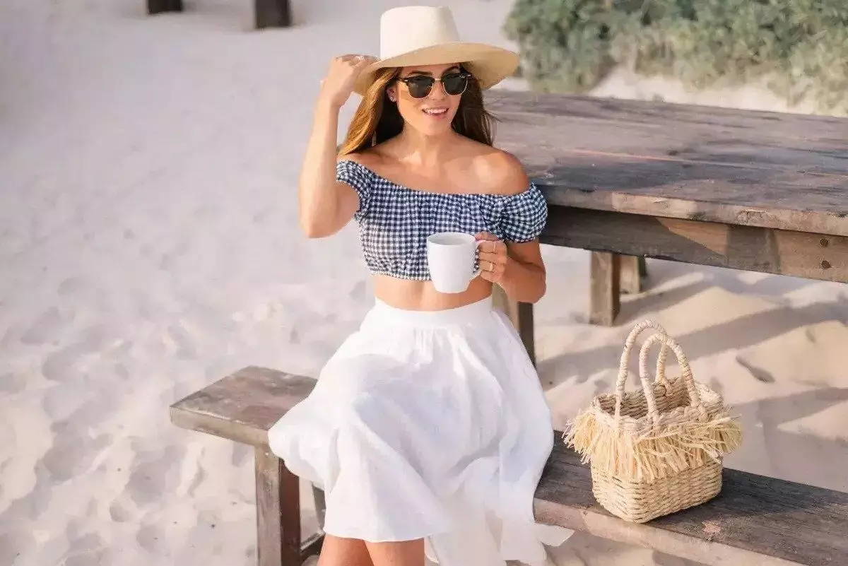 Top Off-Shoulder Menjadi Kunci Gaya Bohemian Top Off-Shoulder Menjadi Kunci Gaya Bohemian