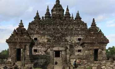 Wisata Candi Plaosan - Bukti Cinta Beda Agama dari Masa Lampau