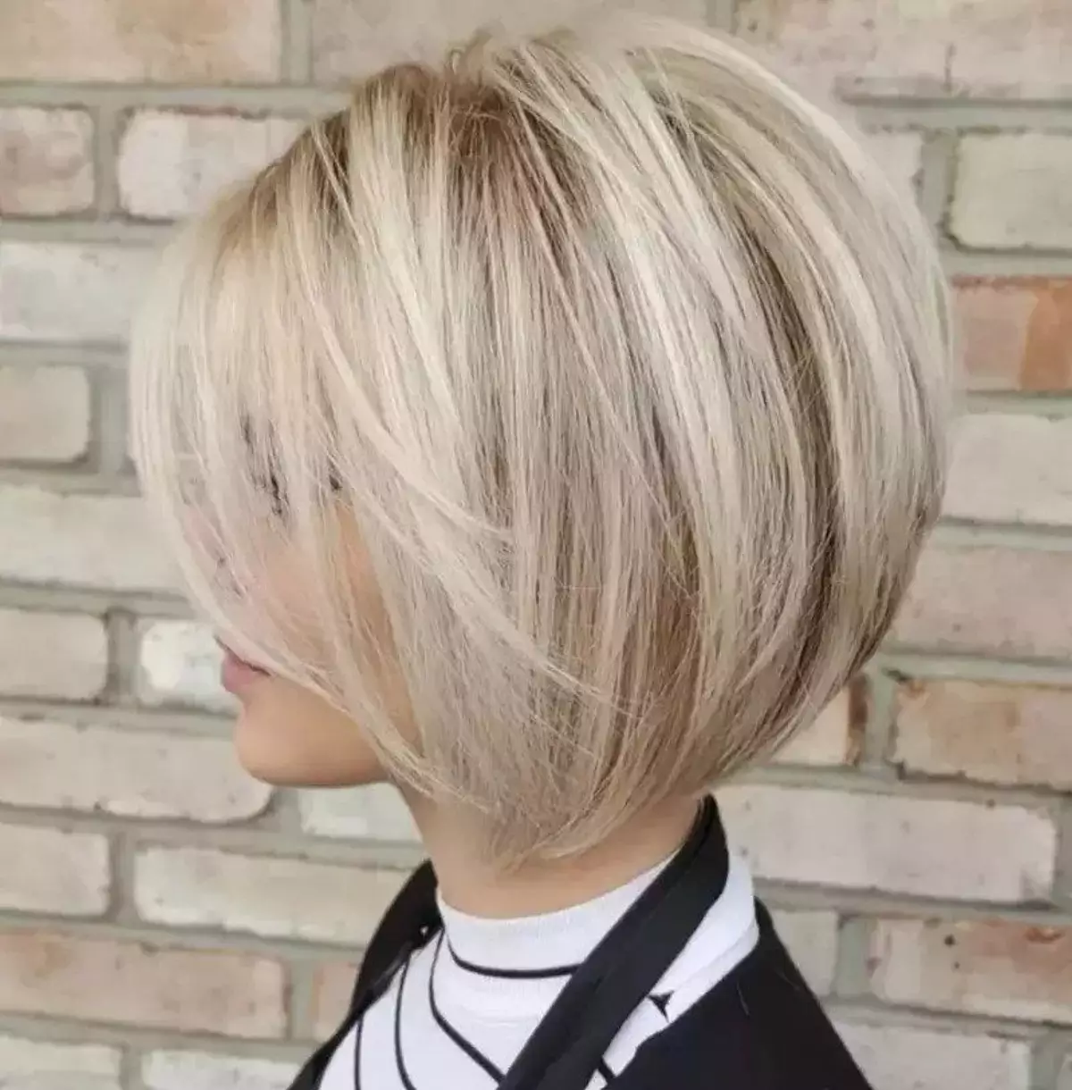 Rambut Bob dengan Lapisan Rambut Bob dengan Lapisan