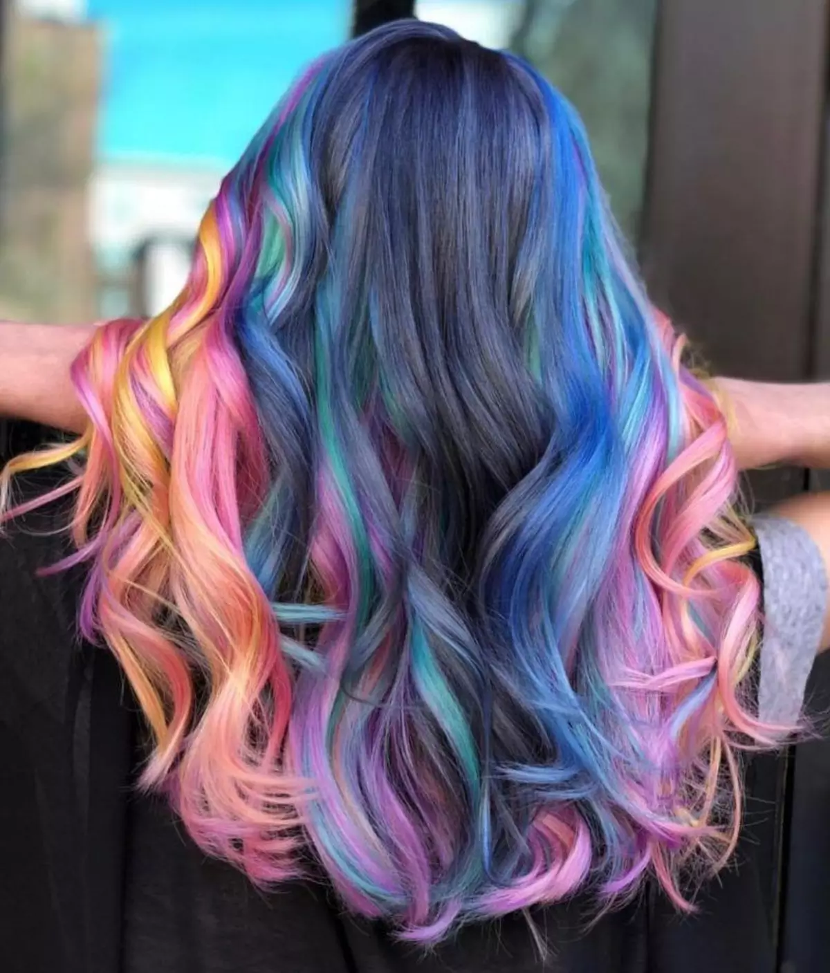 Kombinasikan dengan Warna Rambut untuk Menambah Dimensi Kombinasikan dengan Warna Rambut untuk Menambah Dimensi