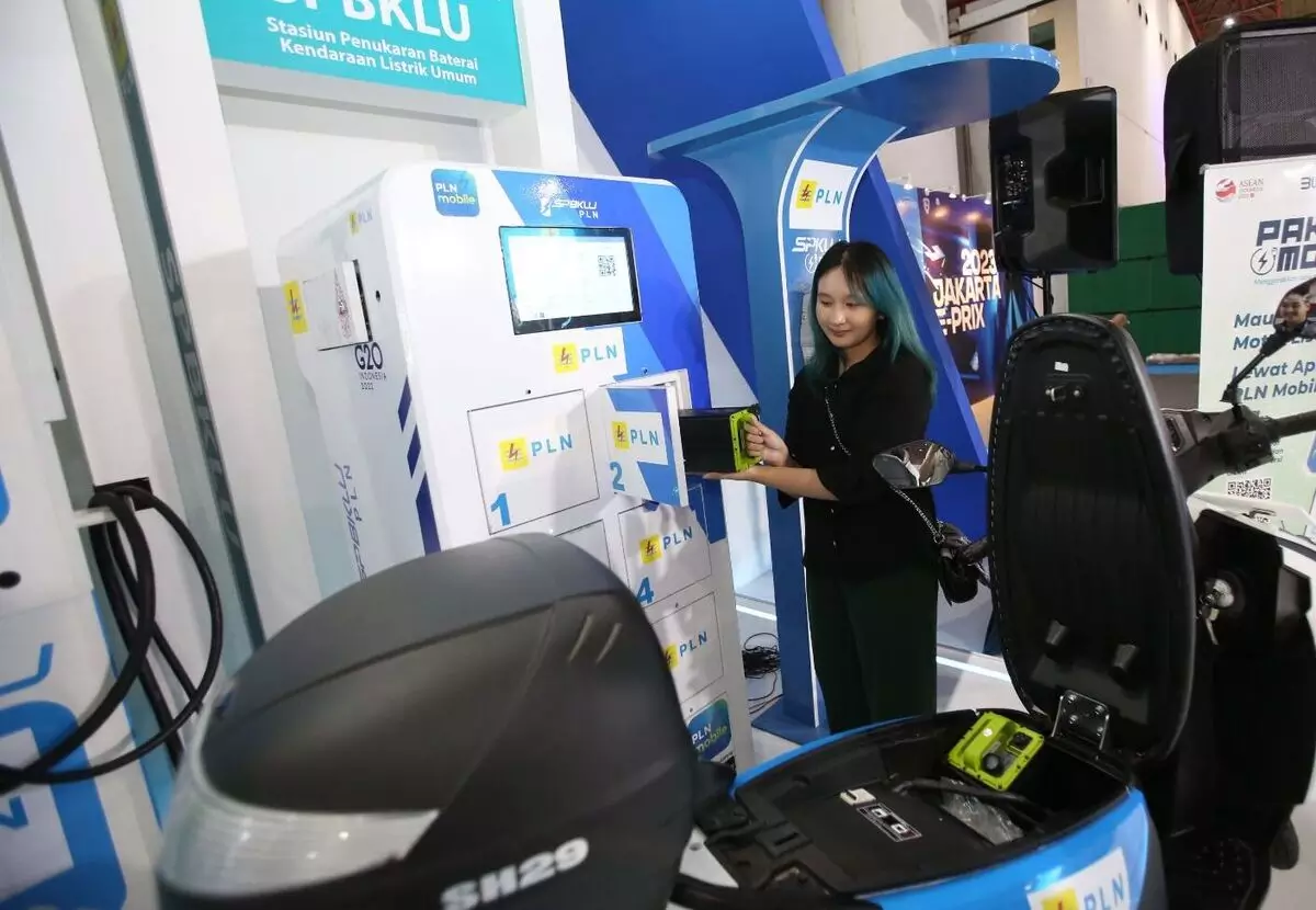 mengisi-daya-motor mengisi-daya-motor