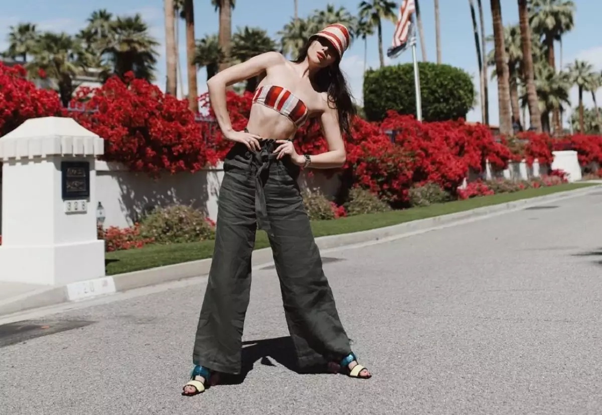 Gunakan Aksesoris Minimalis untuk Melengkapi Outfit Baggy Jeans Gunakan Aksesoris Minimalis untuk Melengkapi Outfit Baggy Jeans