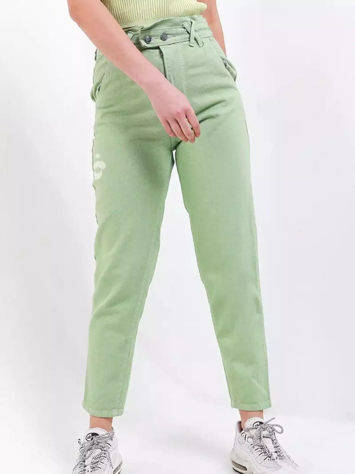 Pilih Baggy Jeans Warna Cerah untuk Tampil Berani Pilih Baggy Jeans Warna Cerah untuk Tampil Berani