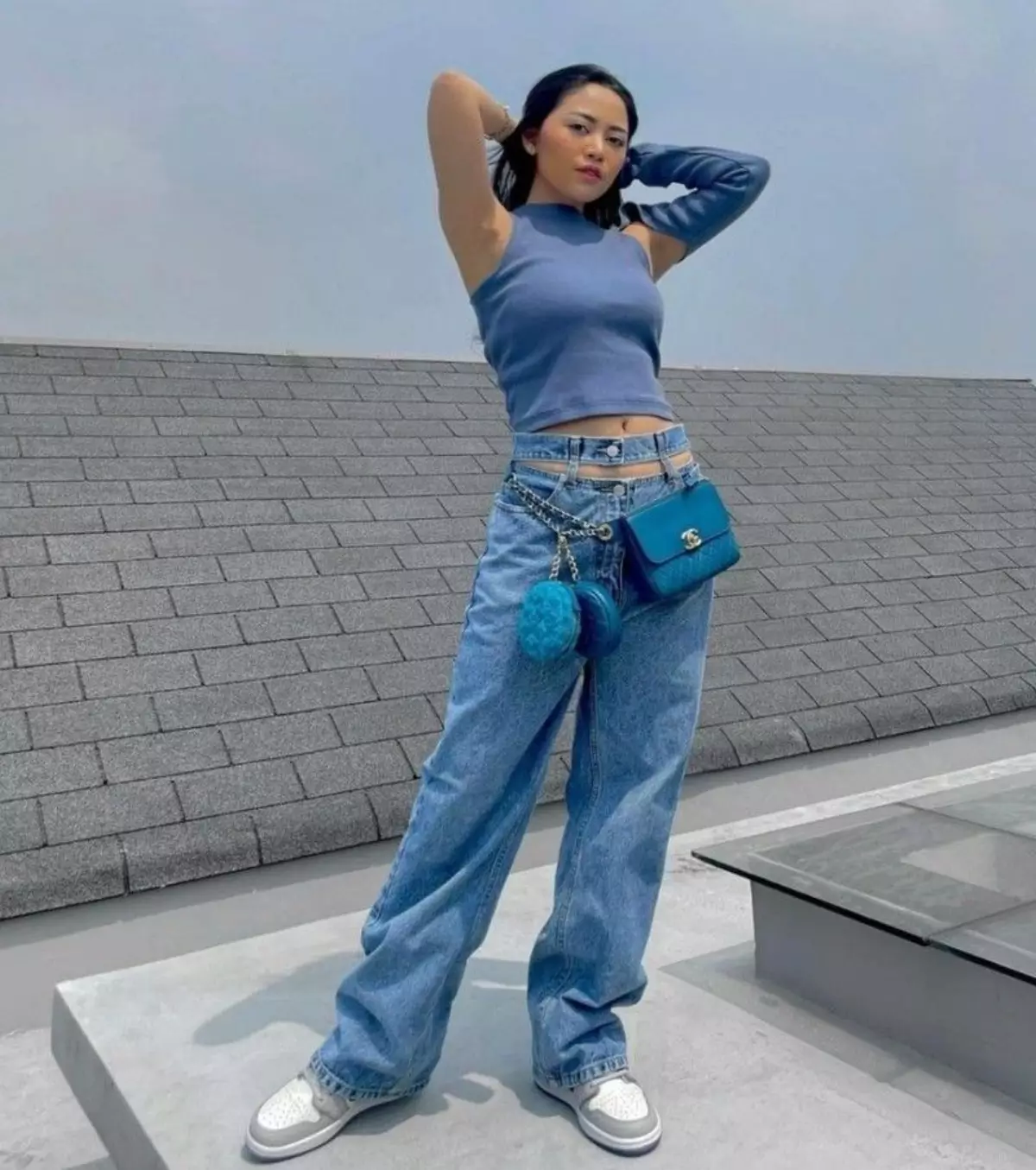 Aksesoris rantai bisa melengkapi gaya Y2K