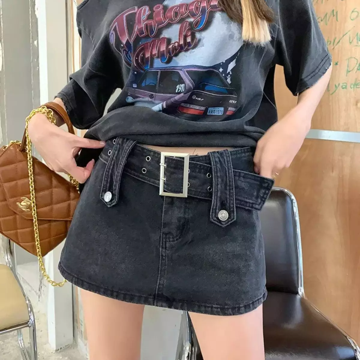 Rok Mini sering dijadikan fashion item gaya Y2K