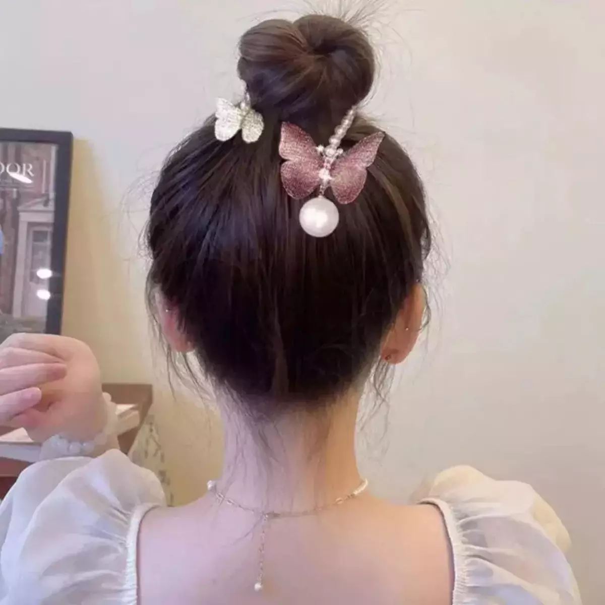 Hair Clips Kupu-Kupu memiliki bentuk yang unik