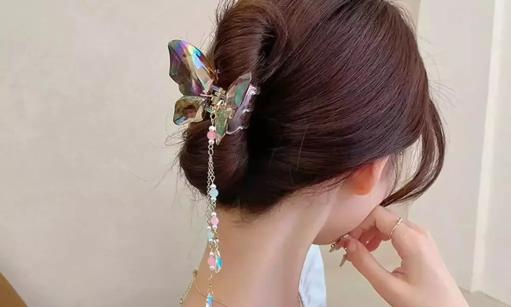 Tampil Memikat dengan Tren Hair Clips Kupu-Kupu