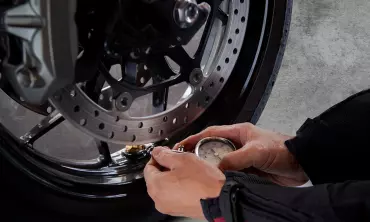Waktu yang Pas Mengganti Ban Motor untuk Keselamatan Berkendara
