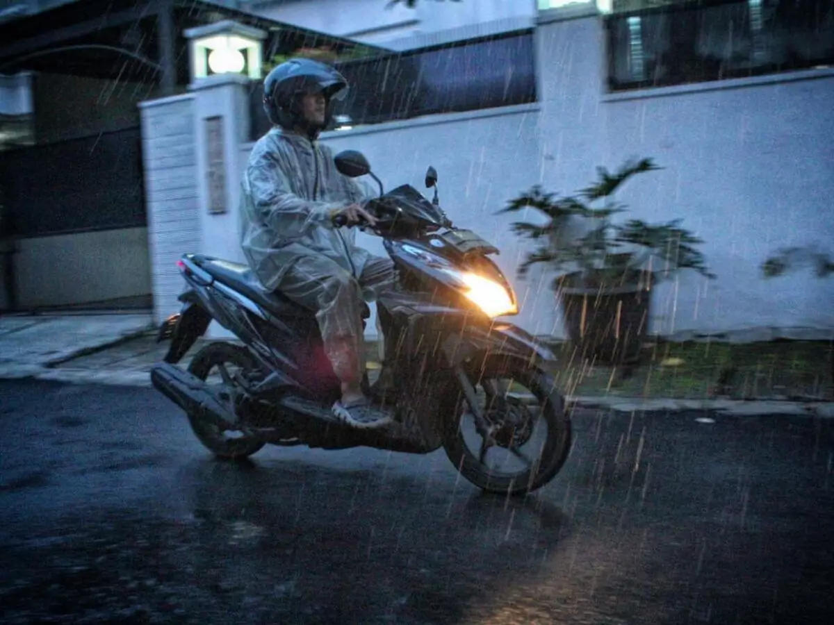 Periksa sistem kelistrikan dan lampu motor Periksa sistem kelistrikan dan lampu motor