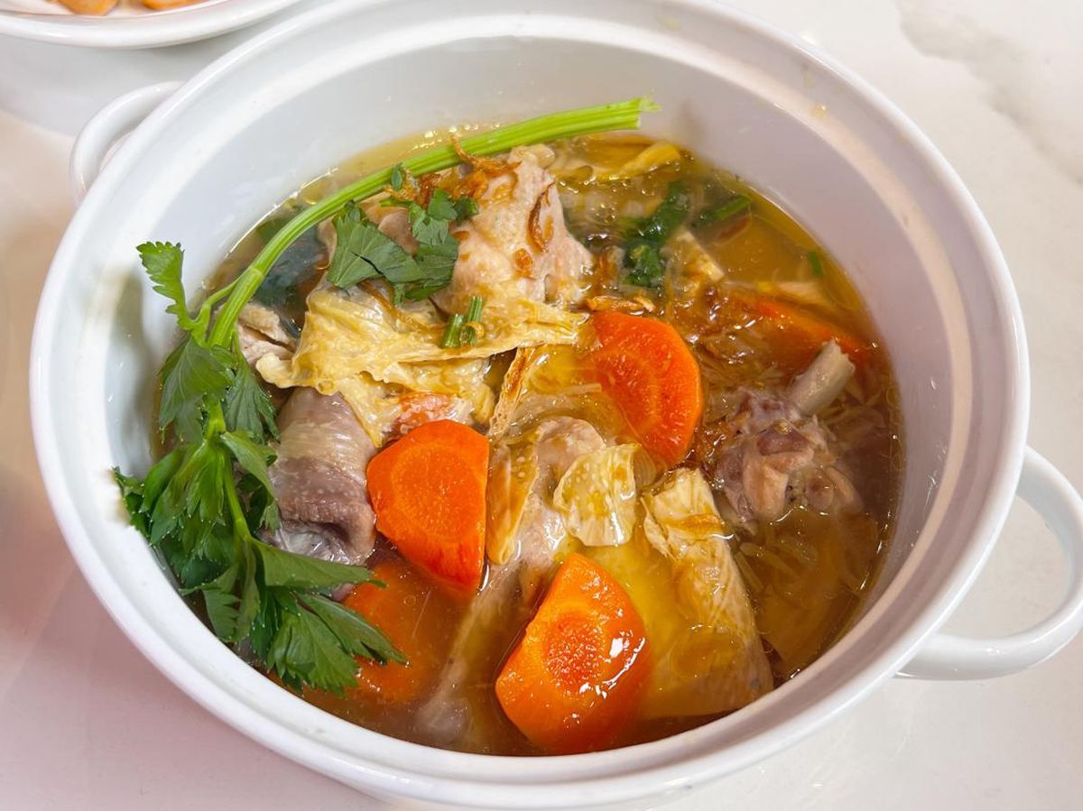 sup-ayam-saat-hujan