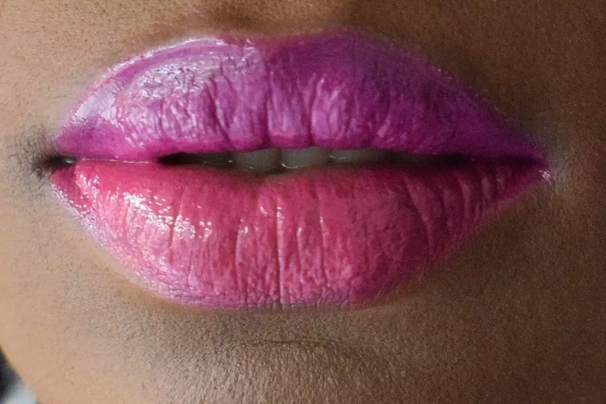 Two-Toned Lipstick untuk Bibir Menarik dan Unik Two-Toned Lipstick untuk Bibir Menarik dan Unik