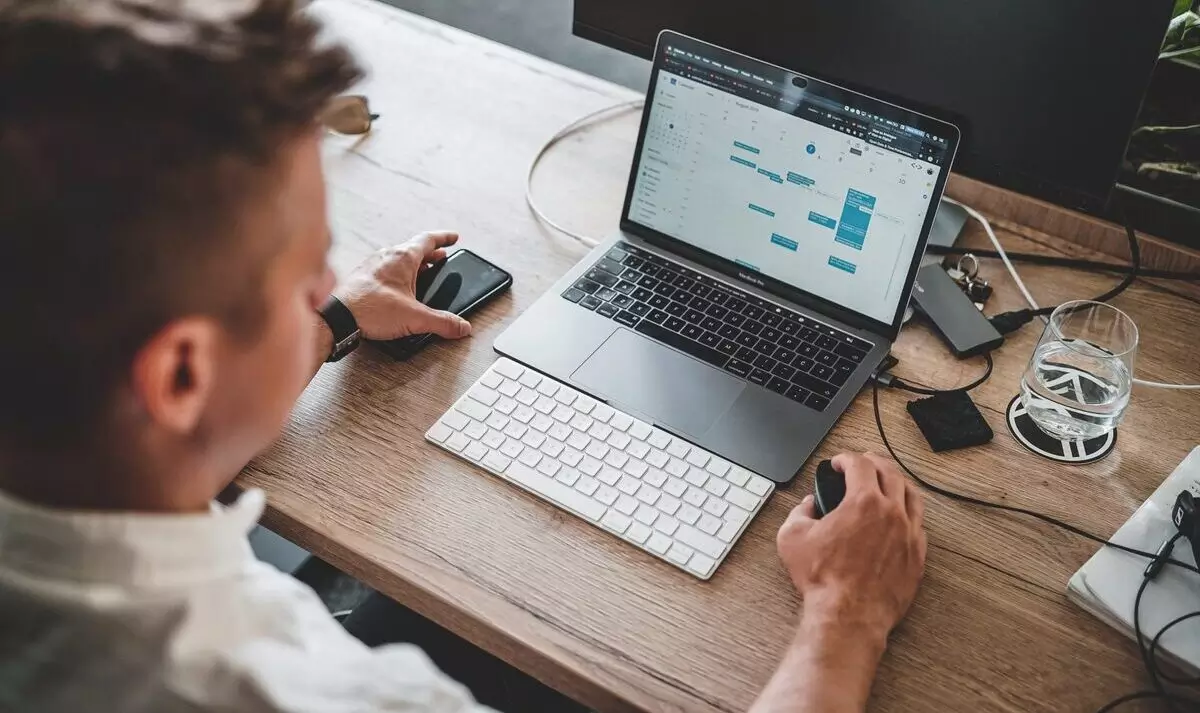 siapkan-perlengkapan-kerja