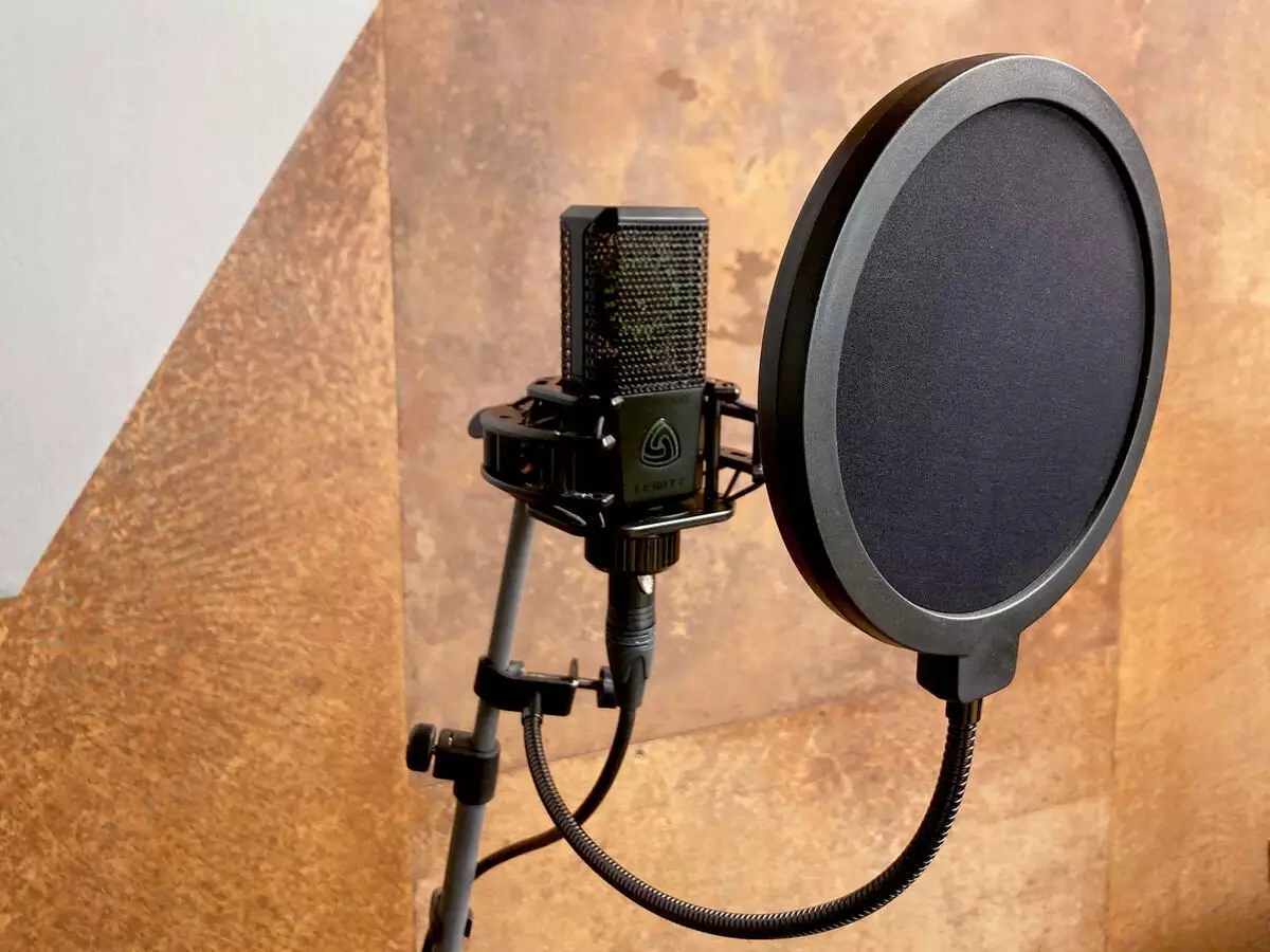 Pop filter diperlukan untuk menjernihkan suara podcast Pop filter diperlukan untuk menjernihkan suara podcast