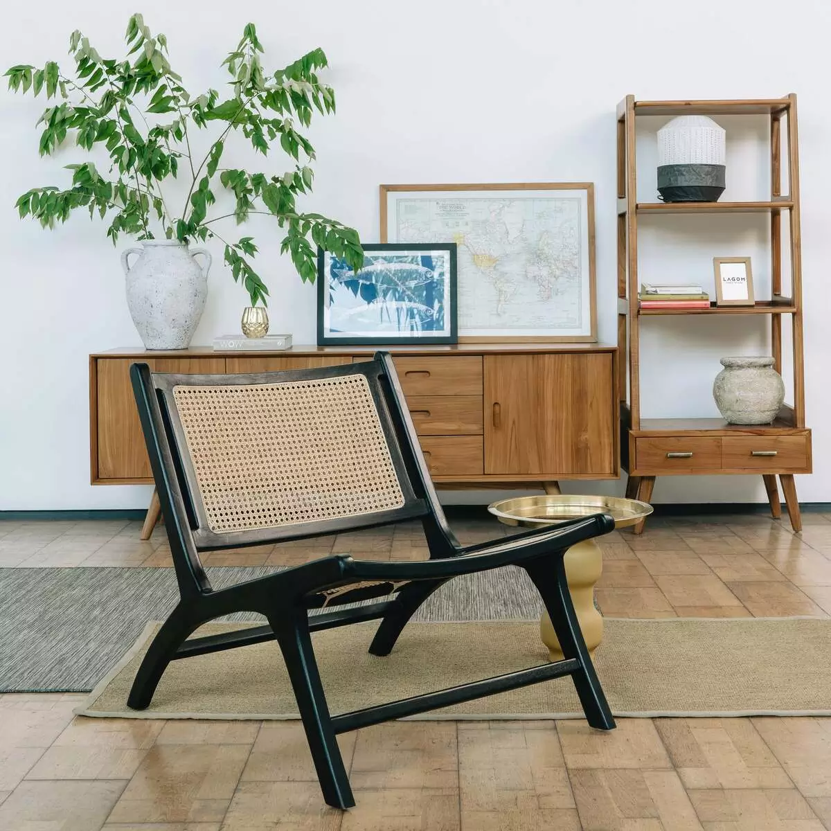 Kursi santai desain egronomis Kursi santai desain egronomis