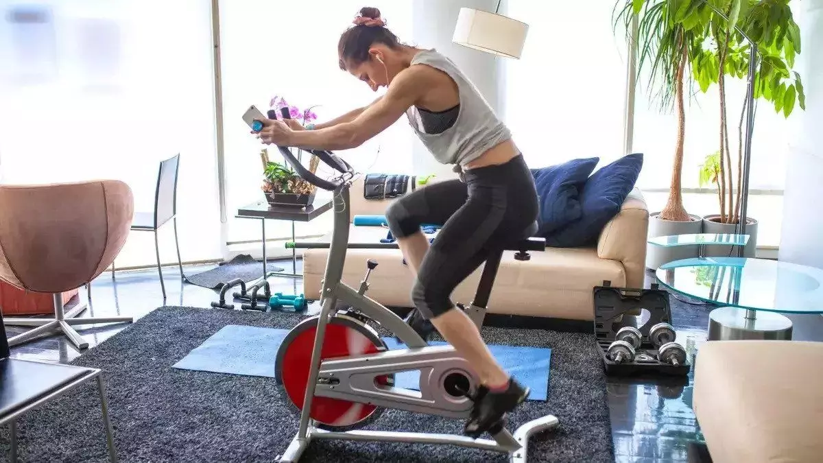 Cycling di Gym atau dengan Alat Indoor Cycling di Gym atau dengan Alat Indoor
