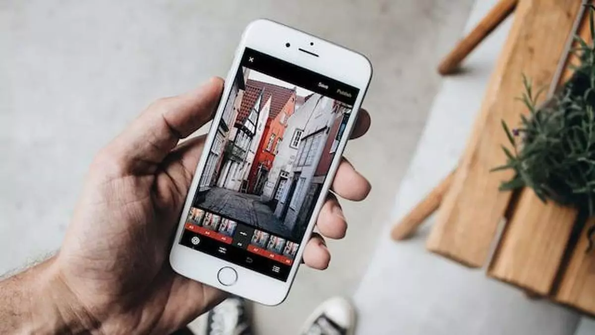 Mengedit dan Menyimpan Foto atau Video Mengedit dan Menyimpan Foto atau Video
