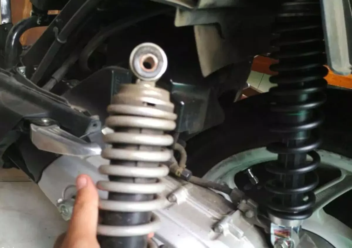Ciri-ciri Shock Breaker yang Harus Segera Diganti