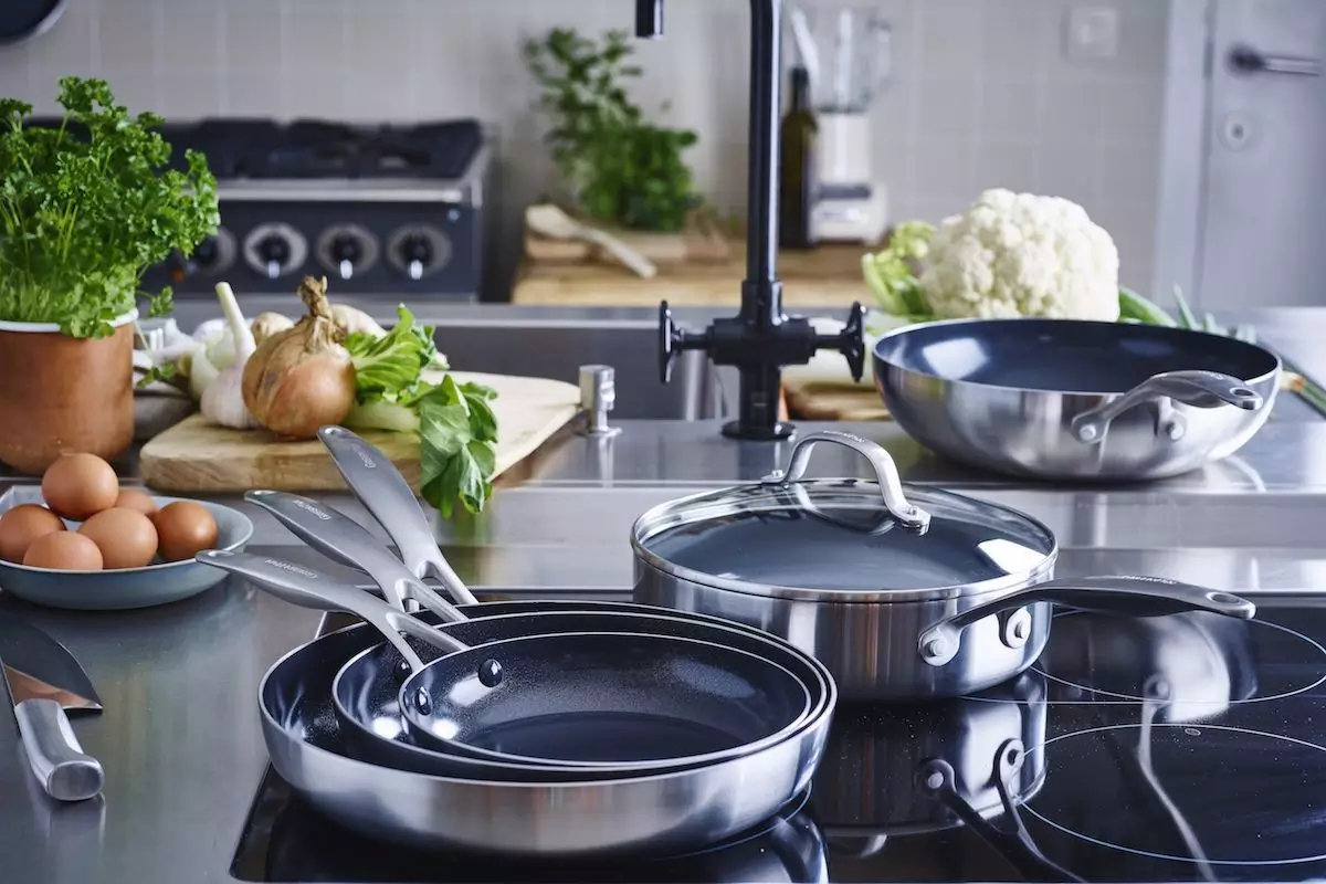 Panci dan Wajan Tahan Gores Panci dan Wajan Tahan Gores