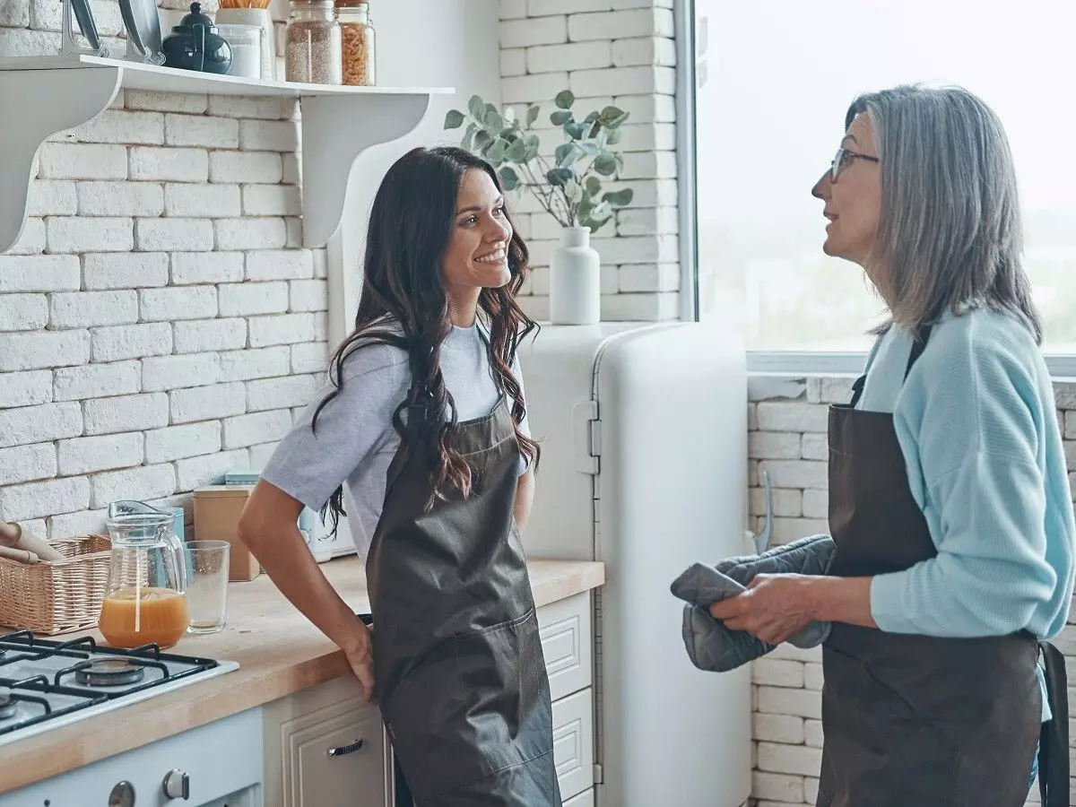 Jalin Komunikasi yang Baik dengan Mertua