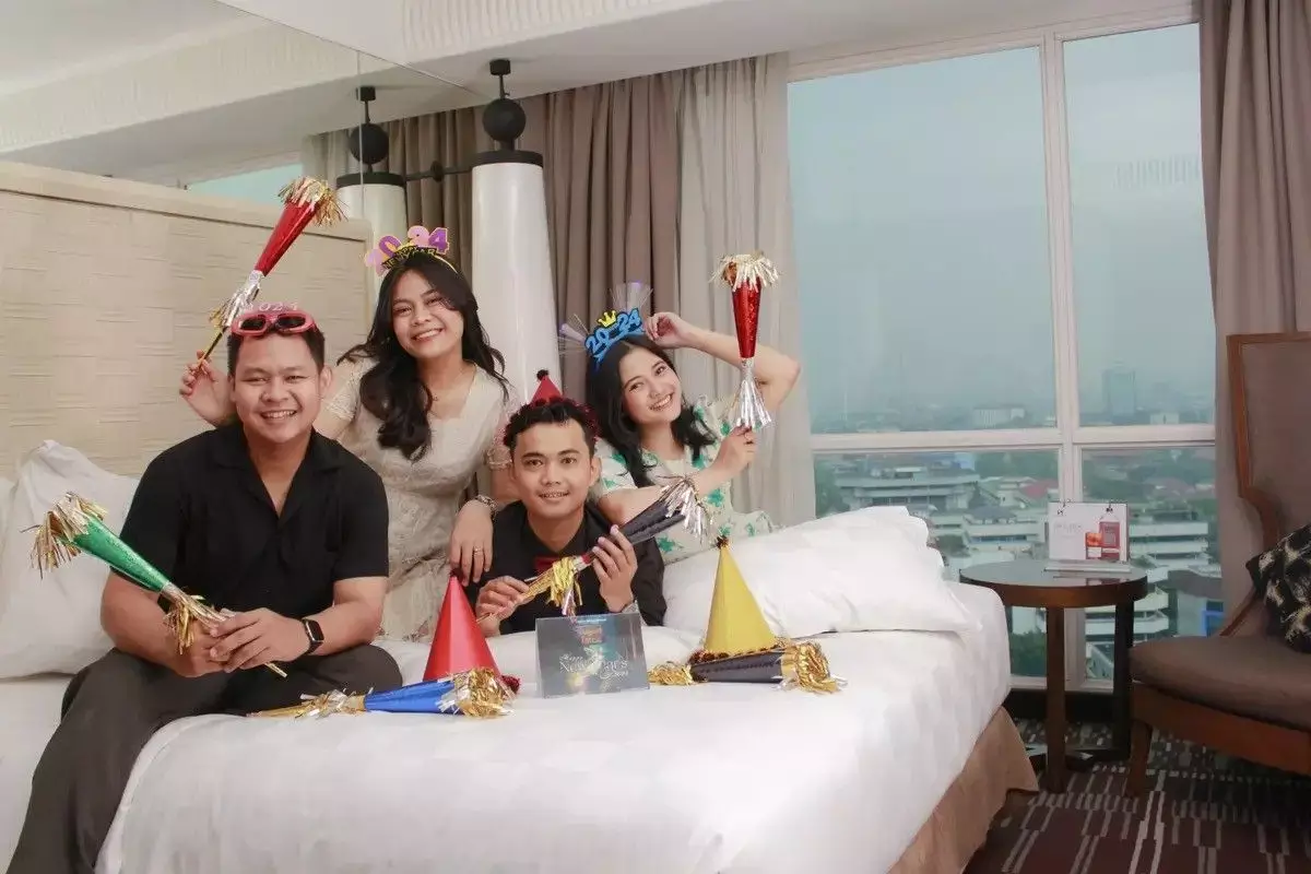 Menikmati Musik dan Hiburan Dalam Ruangan Menikmati Musik dan Hiburan Dalam Ruangan