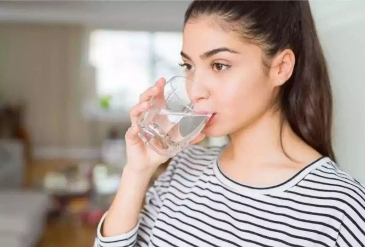 Penuhi Konsumsi Air Putih Penuhi Konsumsi Air Putih