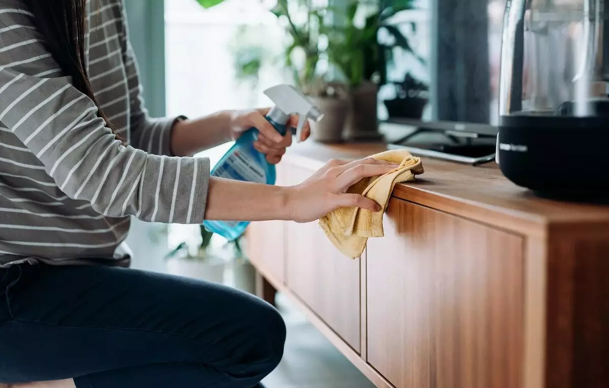 membersihkan-ruangan