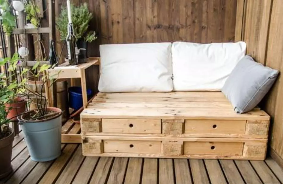 Balkon Minimalis dengan Nuansa Industrial