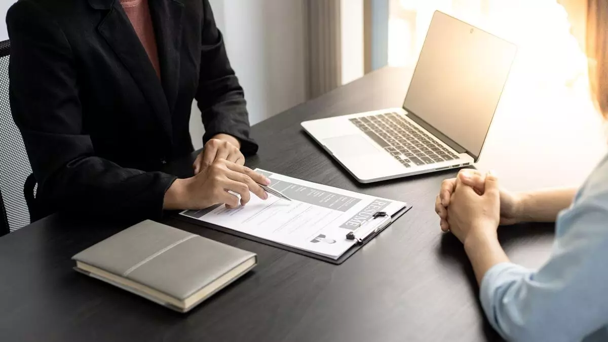 Melakukan Riset Sebelum Wawancara Kerja