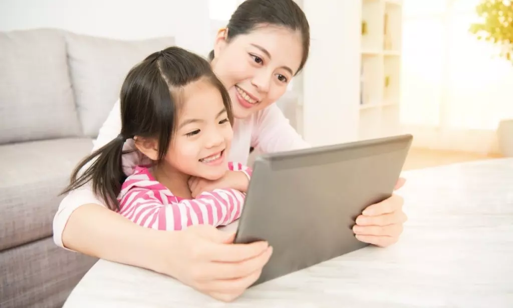 Tantangan dan Solusi Parenting di Era Digital