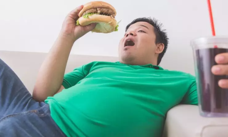 Hindari 7 Jenis Makanan Ini Agar Terhindar dari Perut Buncit