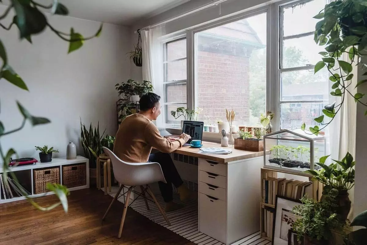 Ruang Kerja Minimalis dengan View Taman Ruang Kerja Minimalis dengan View Taman