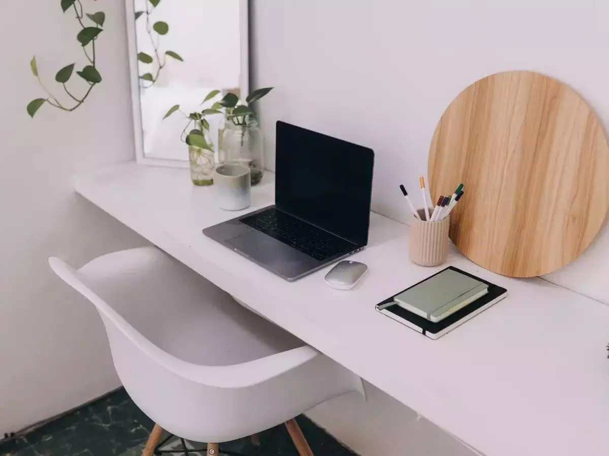 Ruang Kerja Minimalis Monokrom Ruang Kerja Minimalis Monokrom