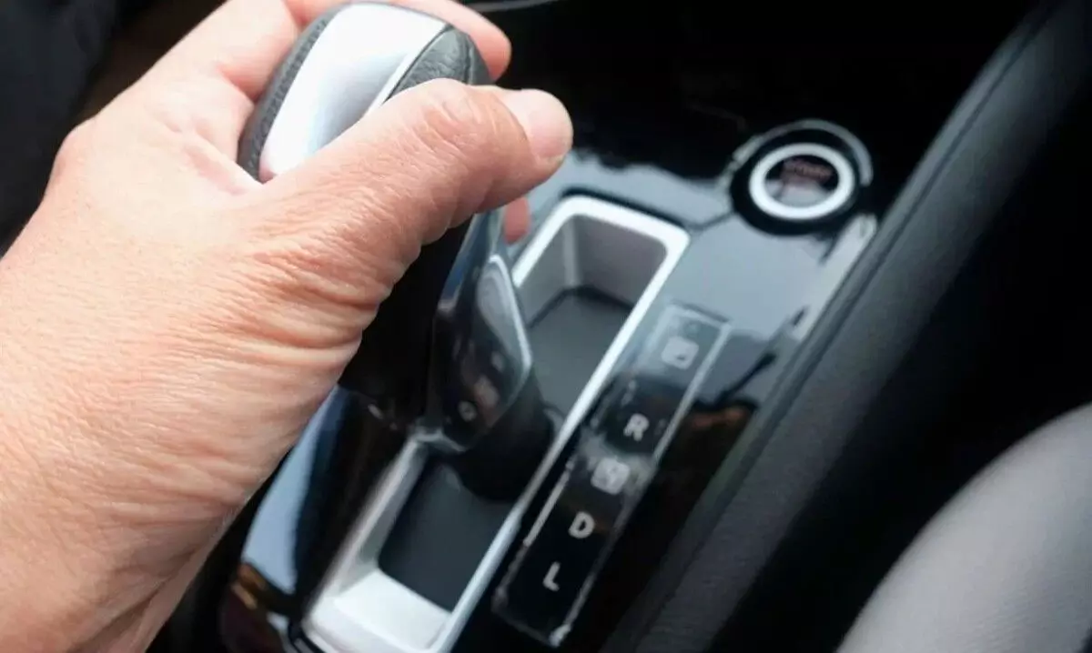 Hentakan atau Getaran Saat Pindah Gigi Pada Mobil AT