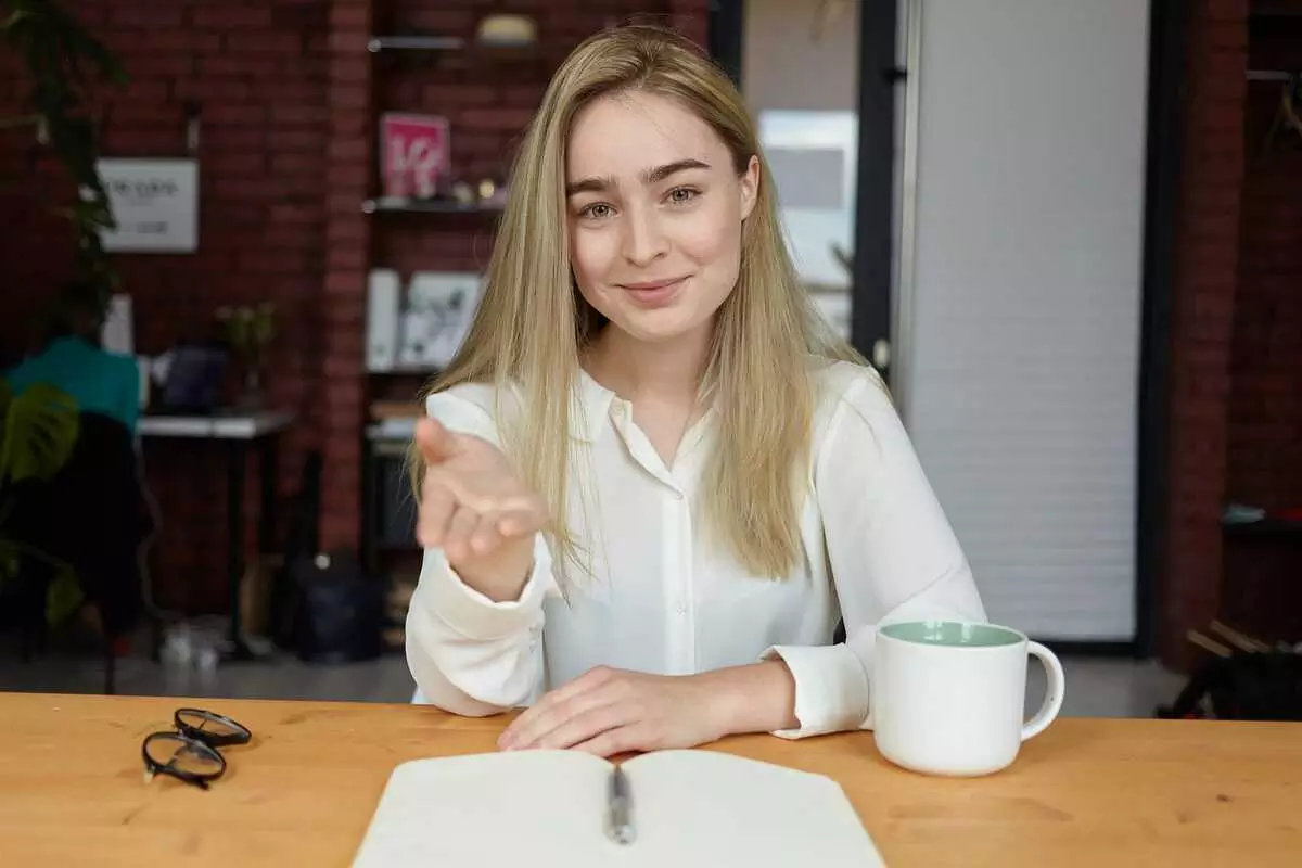 Tunjukkan Sikap Positif dan Antusias Saat Wawancara Kerja