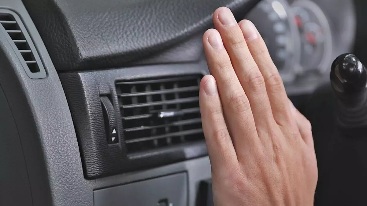 Kebiasaan yang ternyata memicu kerusakan AC mobil Kebiasaan yang ternyata memicu kerusakan AC mobil