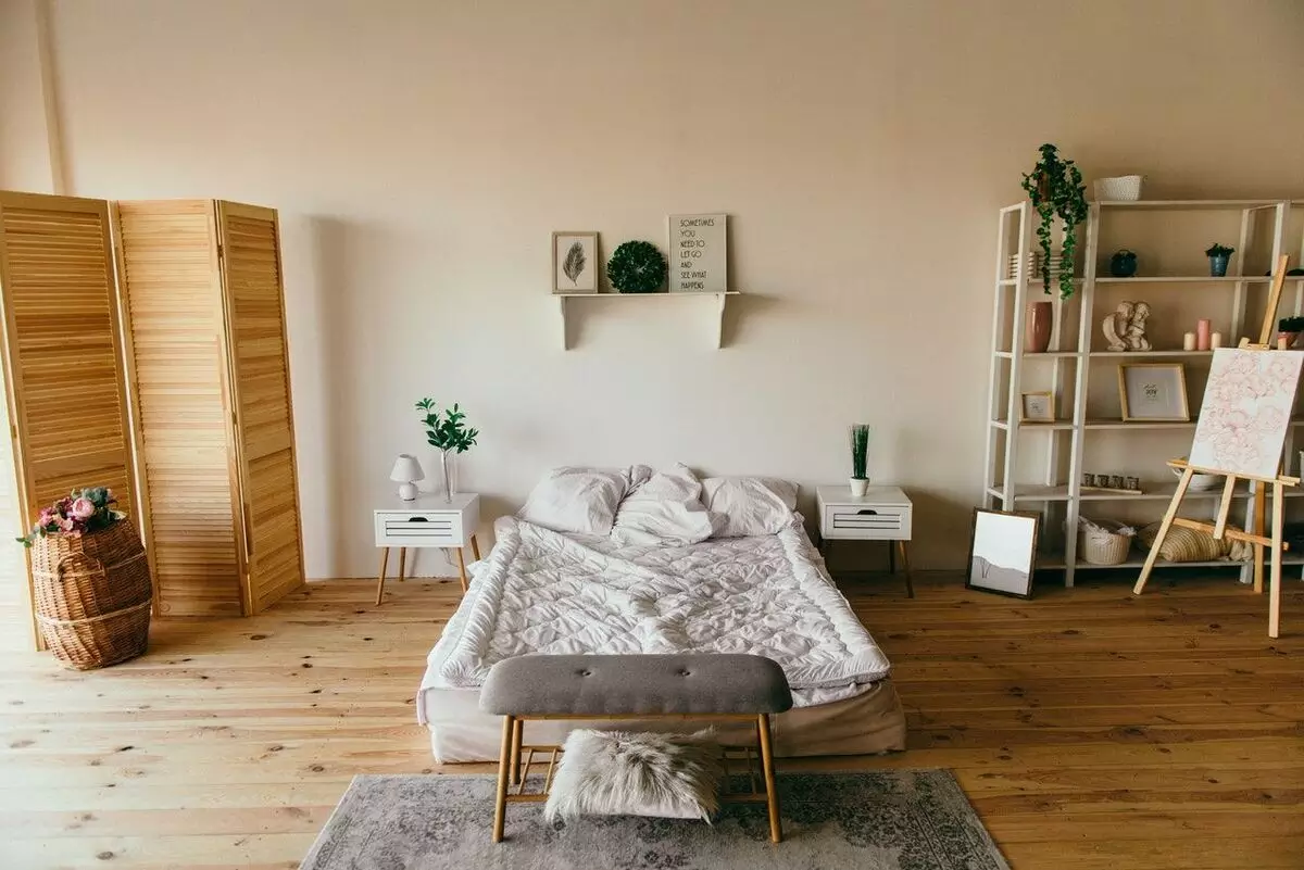 Kamar tidur minimalis dengan aksen kayu Kamar tidur minimalis dengan aksen kayu